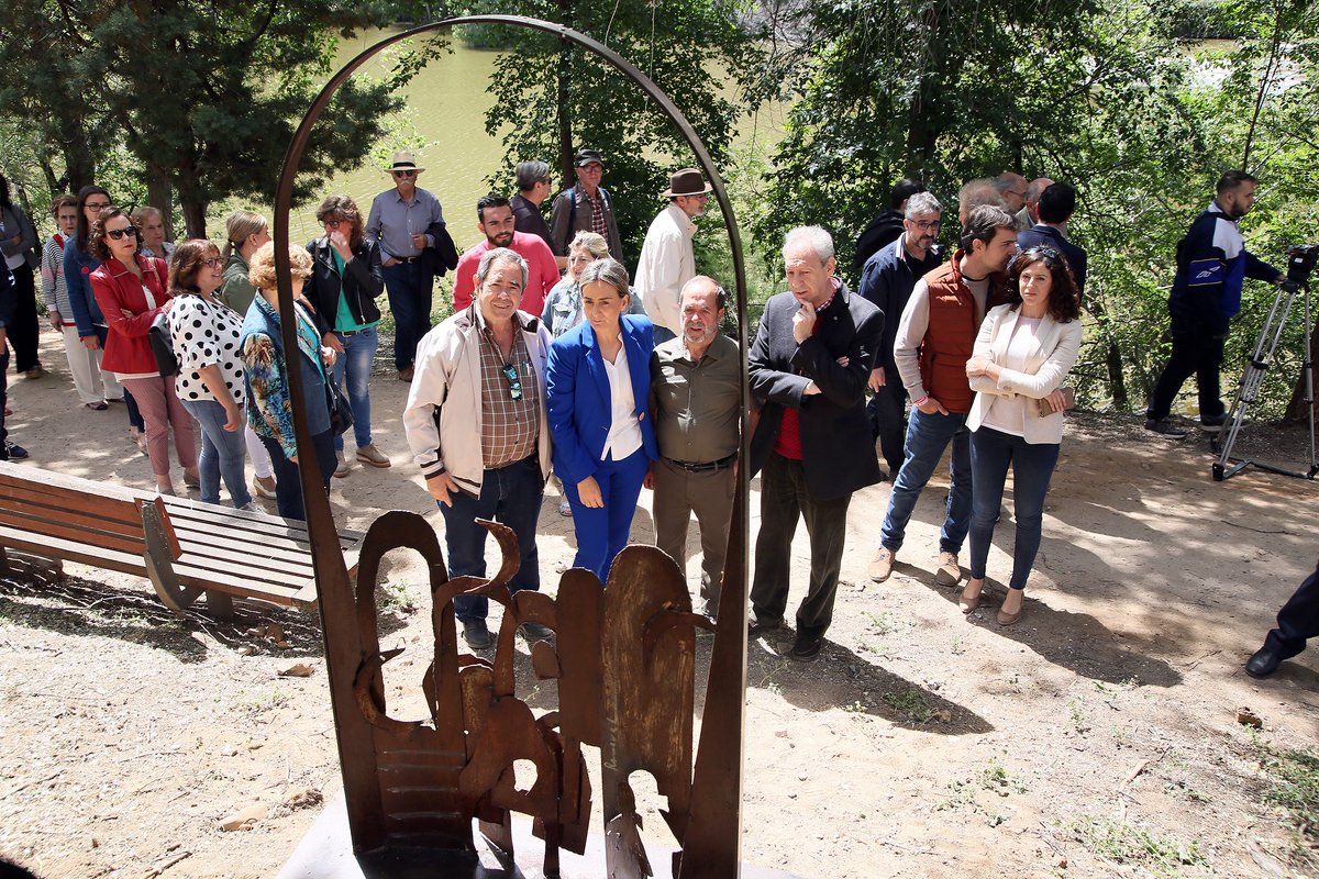 psoe_toledoayto's tweet photo. .@milagrostolon recuperará la Casa del Diamantista del barrio de La Cornisa como espacio dedicado al arte y a la artesanía

#EnToledoMilagrosTolón 
#MásToledo
Toledo / ❤️

https://t.co/8GSsNI8kIR https://t.co/oFgMVxi2QX