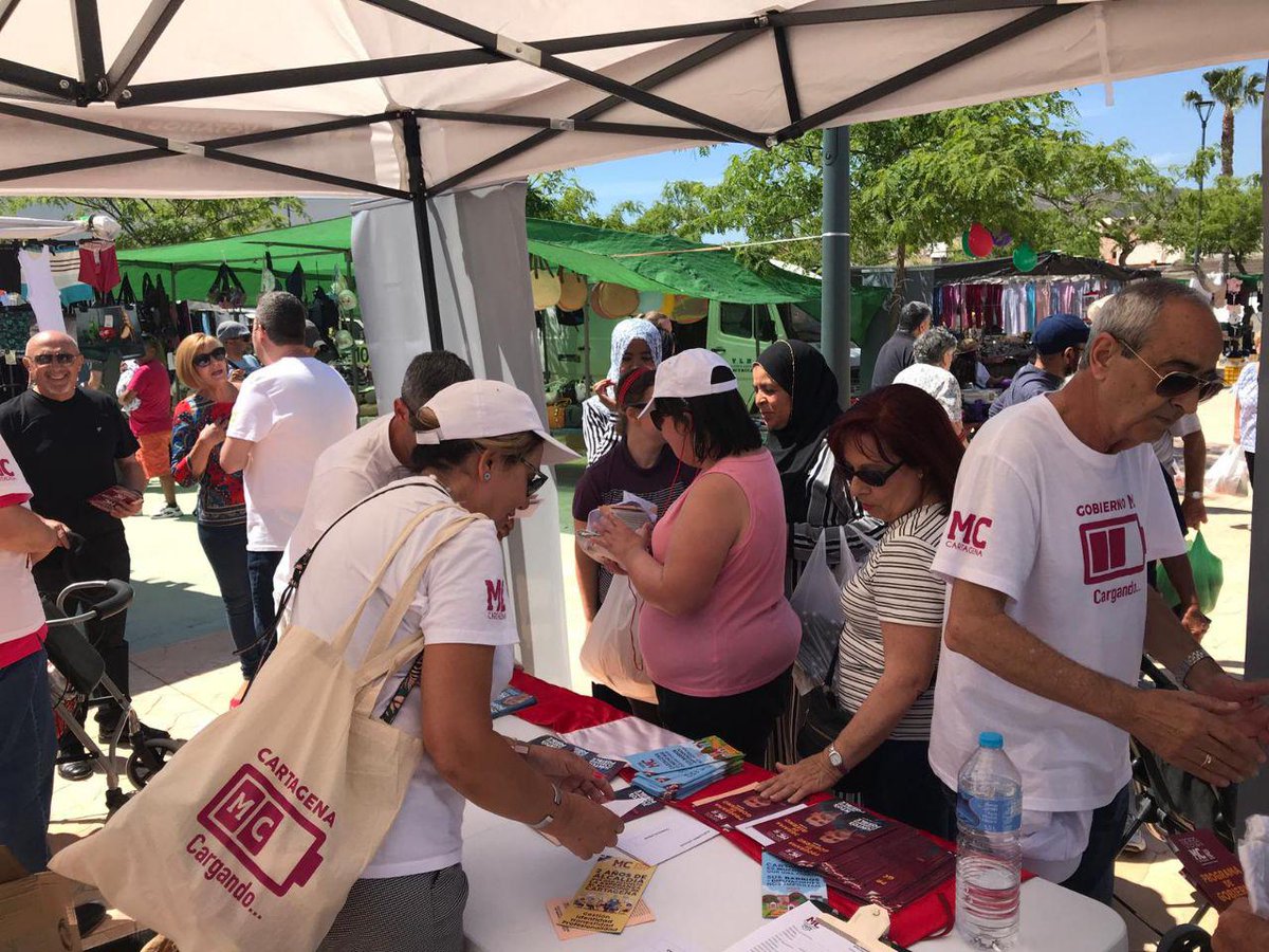 MCCartagena_ct's tweet photo. 😃 Hemos empezado la semana con los vecinos de #BarrioPeral, acercando el #ProgramaDeGobiernoMC con el que gobernaremos #Cartagena los próximos cuatro años.

🕔 Esta tarde, de 17 a 20 horas, estaremos en #VistaAlegre (plaza de la Iglesia). ¡Nos vemos en un rato! 😉

#YoVotoMC 🗳️ https://t.co/YCI3uZmDLk