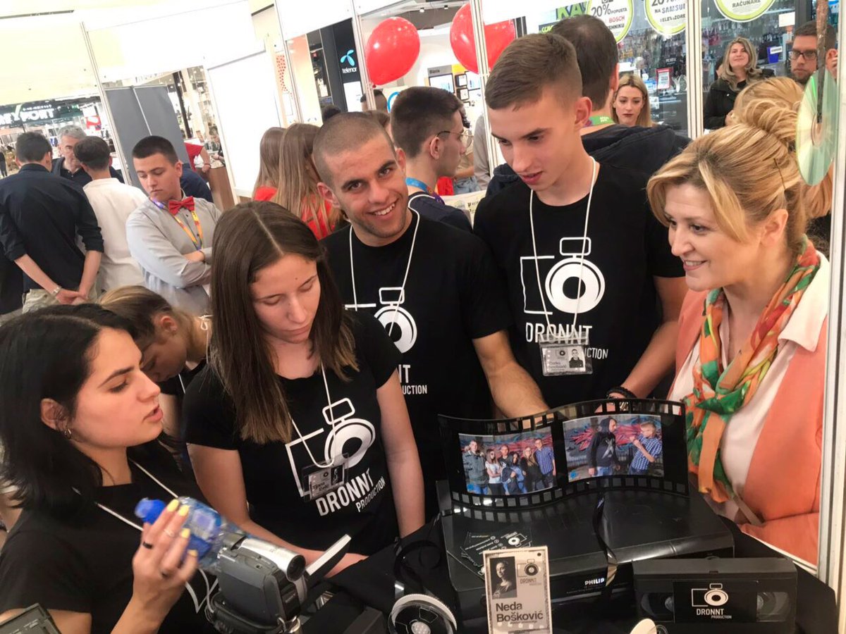 NatasaPrisic's tweet photo. https://t.co/KpWYYCrn82 SREDNJA ŠKOLA ,,SVETI AHILIJE” IZ ARILJA NA NACIONALNOM TAKMIČENJU NAJBOLJIH UČENIČKIH KOMPANIJA - INOVACIJE - DOSTIGNUĆA MLADIH https://t.co/mxbpa7QfRF