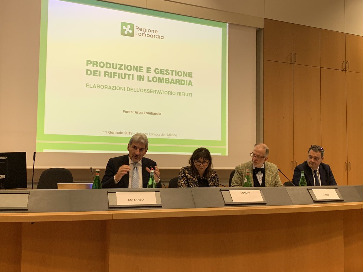 Cattaneo_R's tweet photo. In @unimib per illustrare il modello virtuoso di #GestioneRifiuti in @RegLombardia che ha portato negli ultimi 10 anni ad una riduzione dei rifiuti del 10%
#CircularEconomy #CESISP
@AssoArpa https://t.co/aA6wIcn5eX
