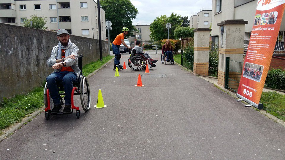 Le 18 mai, à l'occasion de la fête des voisins <a href="/FDV_Officiel/">La Fête des Voisins</a> , Mobile en Ville a assuré une sensibilisation autour du handicap moteur et visuel à Ezanville.
Un grand merci aux participants et à l'équipe MEV présente!