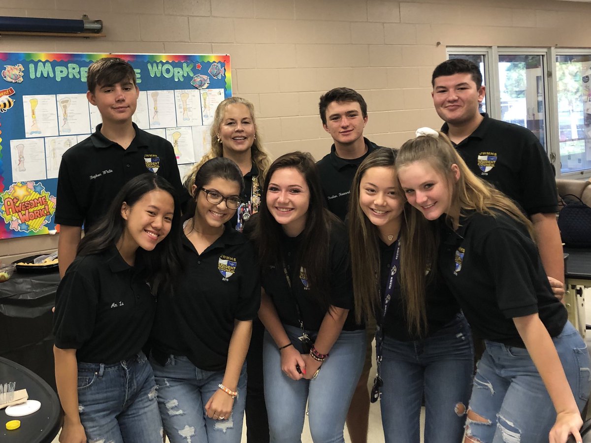 JWMHS_cortier's tweet photo. Thank you to our 18-19 Class of 2021 Student Council Officers.  #BuiltForLeadership #StuCo https://t.co/mrPMKWc3XQ