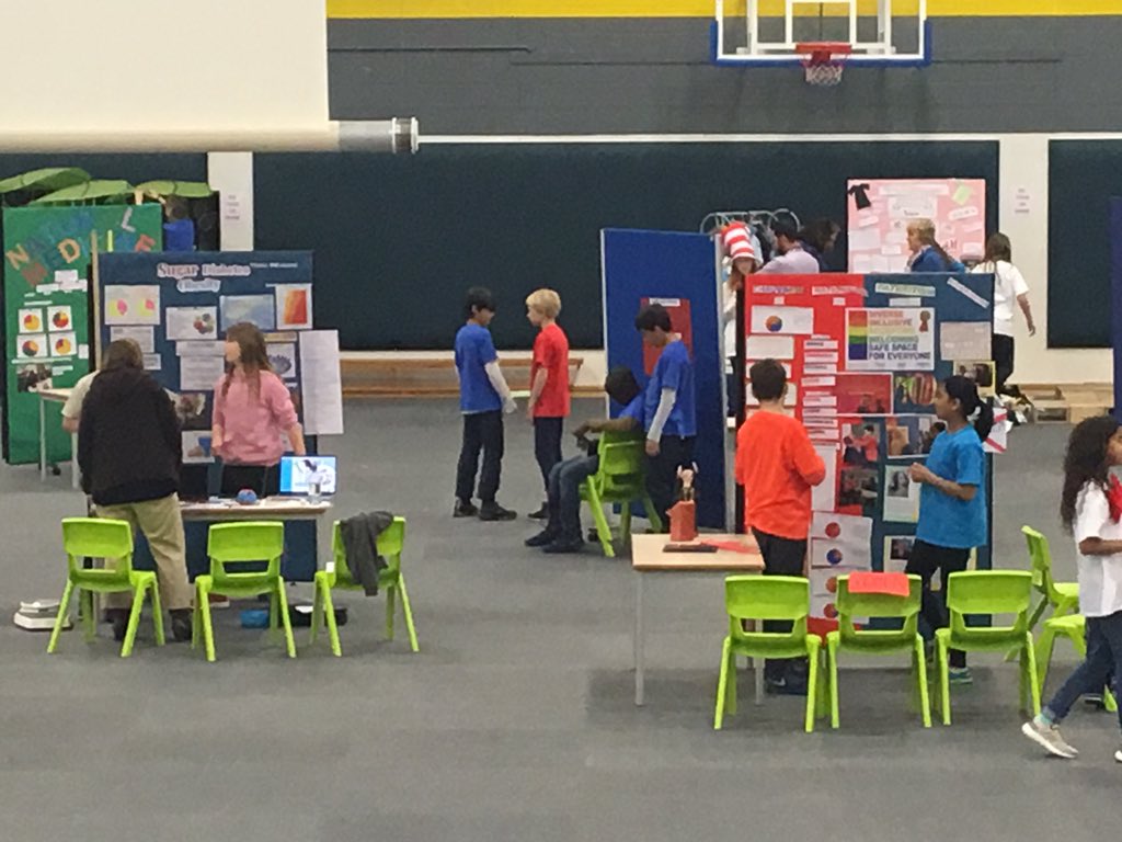 lou2560's tweet photo. It is time!! We are ready to go! PYPX Exhibition 2019 #ACSPYPX #pypexhibition2019 #flipgrid @ACSEghamDigital @anya_pyp @lou2560 @carolMilner14 @ACSEgham @SuzanneMcClusk1 https://t.co/sogylipoZV