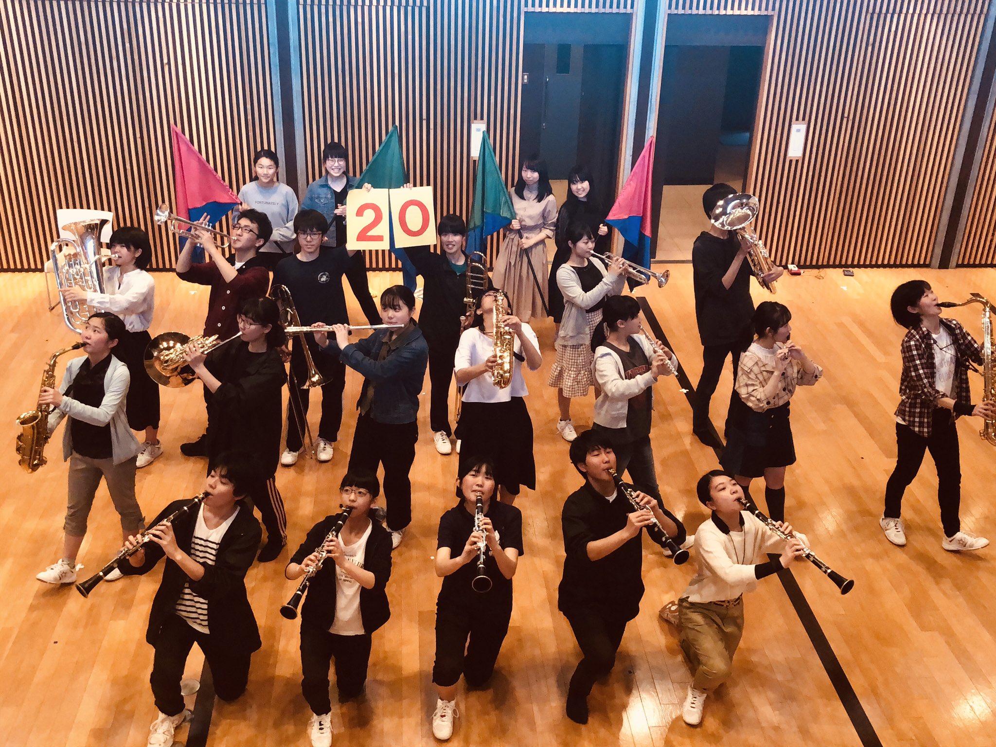 松本深志高校吹奏楽部 Fpwe 定期演奏会まで あと日 今日はステージドリルに出演する皆さんです 今年は スーパーマリオブラザーズメドレー と Another Day Of Sun ララランドより を演奏します 心を合わせて練習中です Fpwe