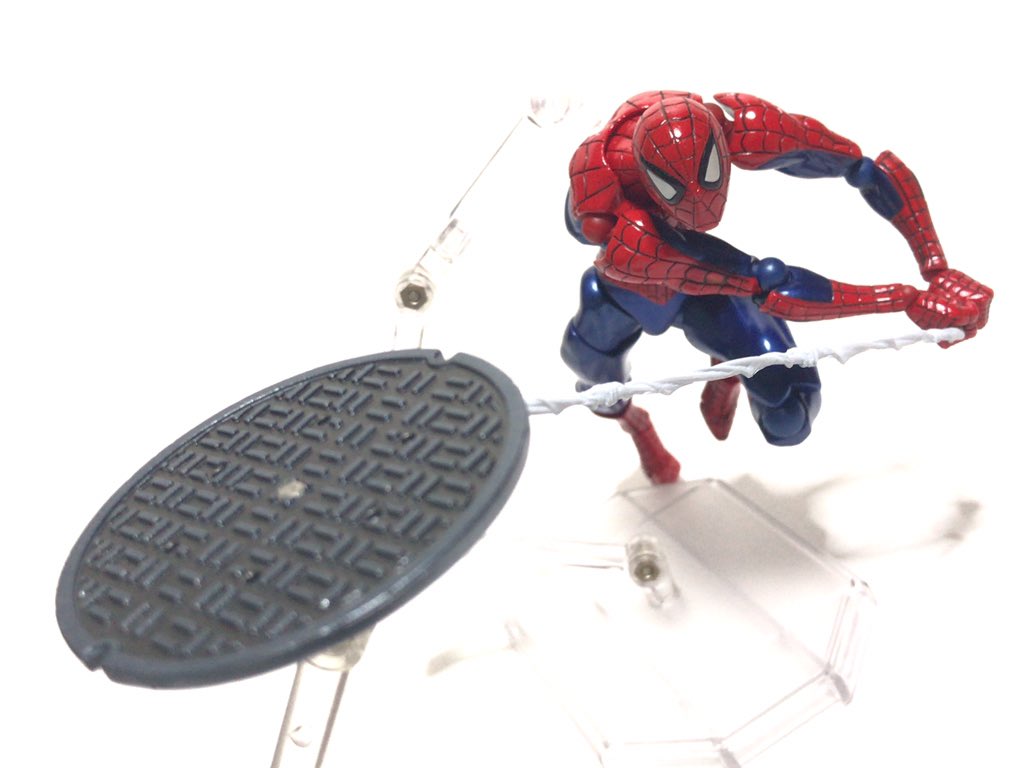 のぶたん 最近のスパイダーマンも 糸の遠心力を使って武器にしたりすることもあるマンホール