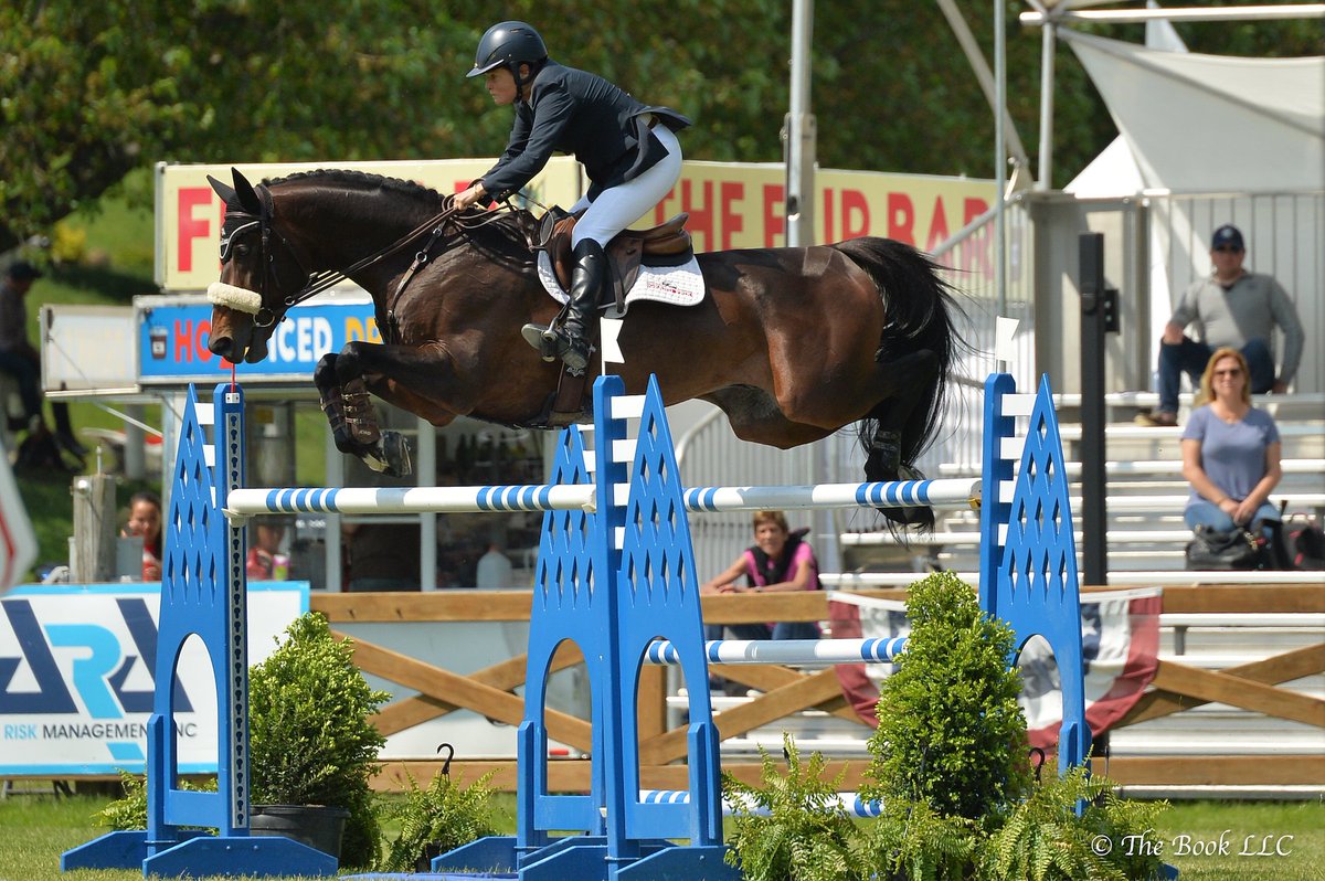 jumpmediallc's tweet photo. Leslie Howard Dominates $133,700 Empire State Grand Prix CSI3* at @oldsalemfarmny Spring Horse Shows: https://t.co/s7X17nA5CI  #OSFspring https://t.co/1K5HLKILUz