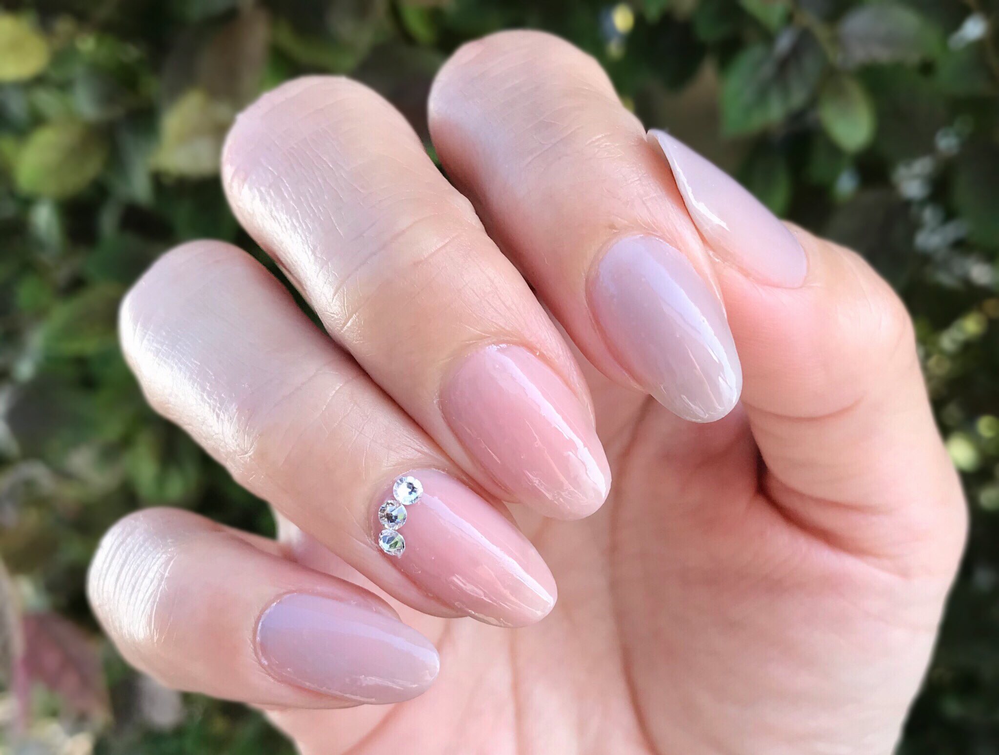 Lea 𓃟 Auf Twitter ピンクパープル ピンク 右手 初公開 笑 利き手側は塗りにくいけど 薄い色のマニキュアならごまかせる 同じ系統の色味でも2色使うと可愛い気がします セルフネイル ポリッシュ シンプル 美容 大人可愛い T Co