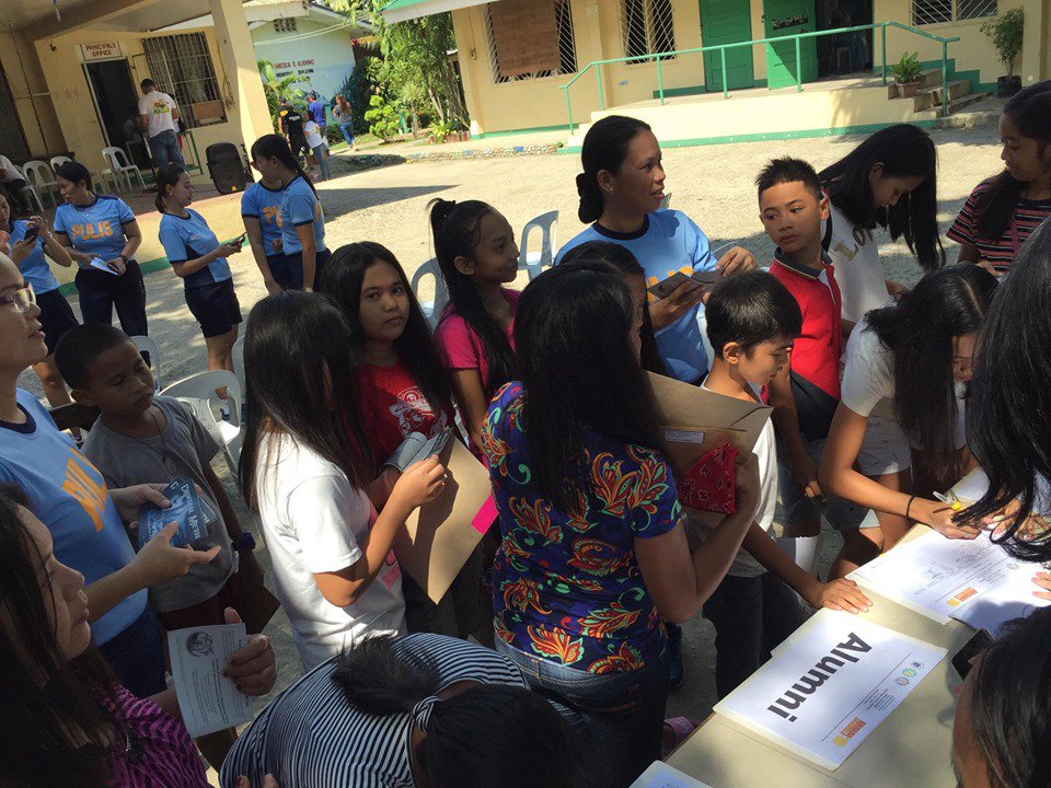 tanjaycpsnoppo's tweet photo. PCR Team of  Tanjay City Police Station led by PSSg Josephine Dael  under the direct supervision of PLTCOL CATHERINE D RAMOS, Acting  Chief of Police distributed flyers on Anti-Illegal Drugs to the students of Tanjay High School Legislated. @ 9:30 AM of 5/20/2019. https://t.co/f1T5064fi9