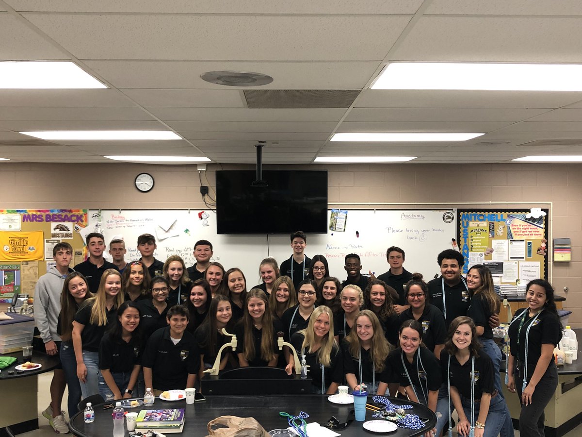 JWMHS_cortier's tweet photo. Congratulations to all of our 18-19 @JWMHS Student Council officers on a great year!! #BuiltForLeadership https://t.co/yJG2crKnnb
