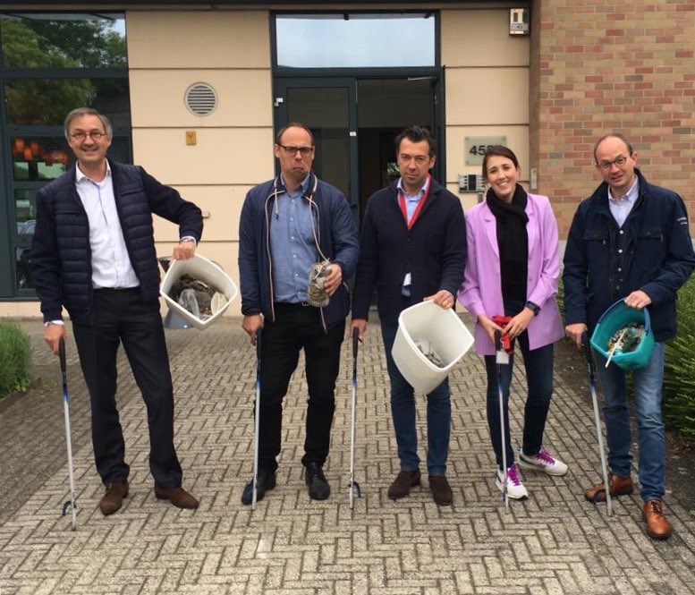 Practice what you preach! Bij <a href="/EnecoBE/">Eneco Belgium</a> keren we zeker ook voor eigen deur met #EnecoRuimTOP. Samen met alle collega’s houden we onze werkomgeving netjes. #duurzamer #NXTGEN #EnecocleanbeachcupGoesUrban #EnecoCleanUrbanCup