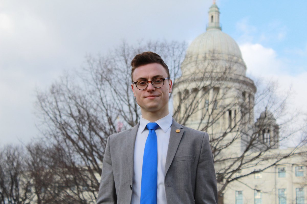 URI_AS's tweet photo. @_andyboardman, Economics major, graduated summa cum laude yesterday. In his time at URI, he served as president of the URI Democrats and was named a Truman Scholar last year. To read more about Andy and others, click here: https://t.co/olsKgIeh8l #URI2019 https://t.co/0kDb8uavNh