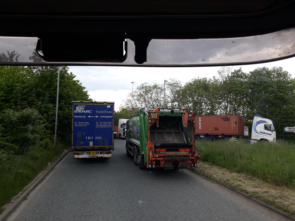 HughesSons's tweet photo. Qs again at Freightliner.#malfunctionjunction @OOCLLogistics @MaerskUKIreland https://t.co/FR5kjPIWNP