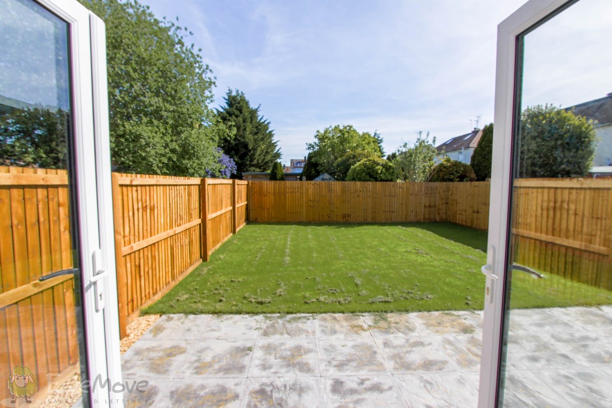 EMCheltenham's tweet photo. 🏡 New Build Family Home !!🛌 3 Double Bedrooms 🍽 Superb Kitchen / Diner🛋 Separate Living Room🌳 Private and enclosed garden with Patio🚘 Garage and parking for 2 cars🤓 Viewing highly advised £250,000☎️ 01242 653653 to book in 24/7
https://t.co/3q2hnMrXSb https://t.co/Yy1qvLjGfU