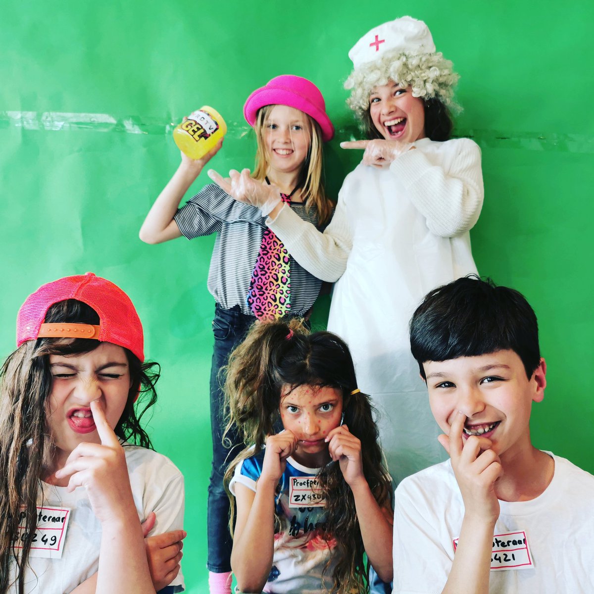 NRDTV presenteert NRDTV- gel, met kindersnot voor extra stevigheid, zeer diervriendelijk want alleen getest op kleine kinderen.

NRDTV is weer begonnen! Deze aflevering gaat het over RECLAME.

Dit is een project van Nurlimonade, Hotmamahot en Stichting Wijsneus.