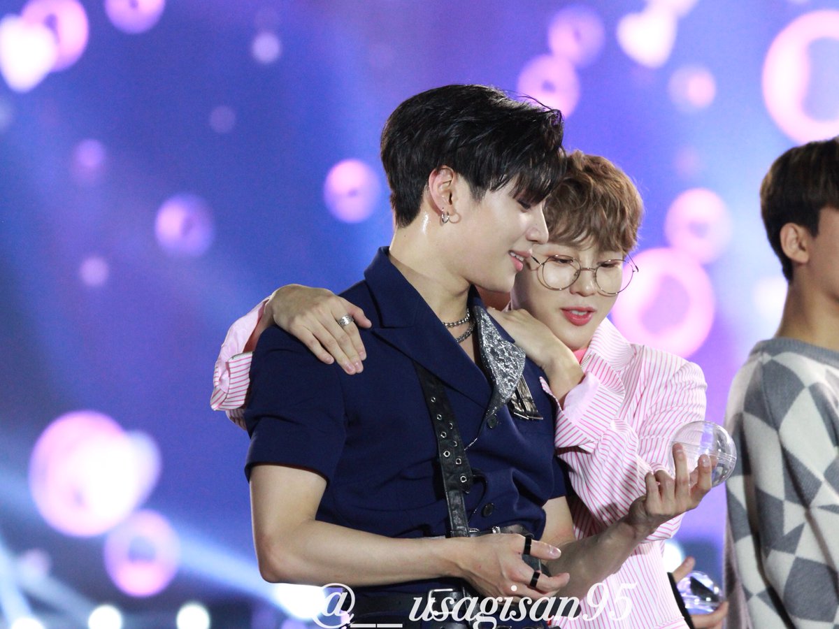 _byeol53_'s tweet photo. 190518 DREAM CONCERT

#TAEMIN #태민 #テミン #SHINee #샤이니
#하성운 #HASUNGWOON #ハソンウン #갓성운 #河成雲 #대왕구름 https://t.co/Tlh6y7ADdo