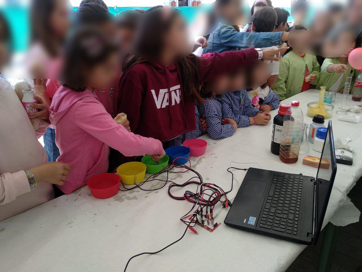 javiergarbedo's tweet photo. Hoy lo hemos pasado genial con los peques del CEIP Benafélix de Ubrique con una exposición de ciencias con docentes del @IES_LosRemedios para su desafío inicial. @isamvr 

@cepsierradecadi @EducaAnd @EducaAndInnova https://t.co/8ACv2pGJyo