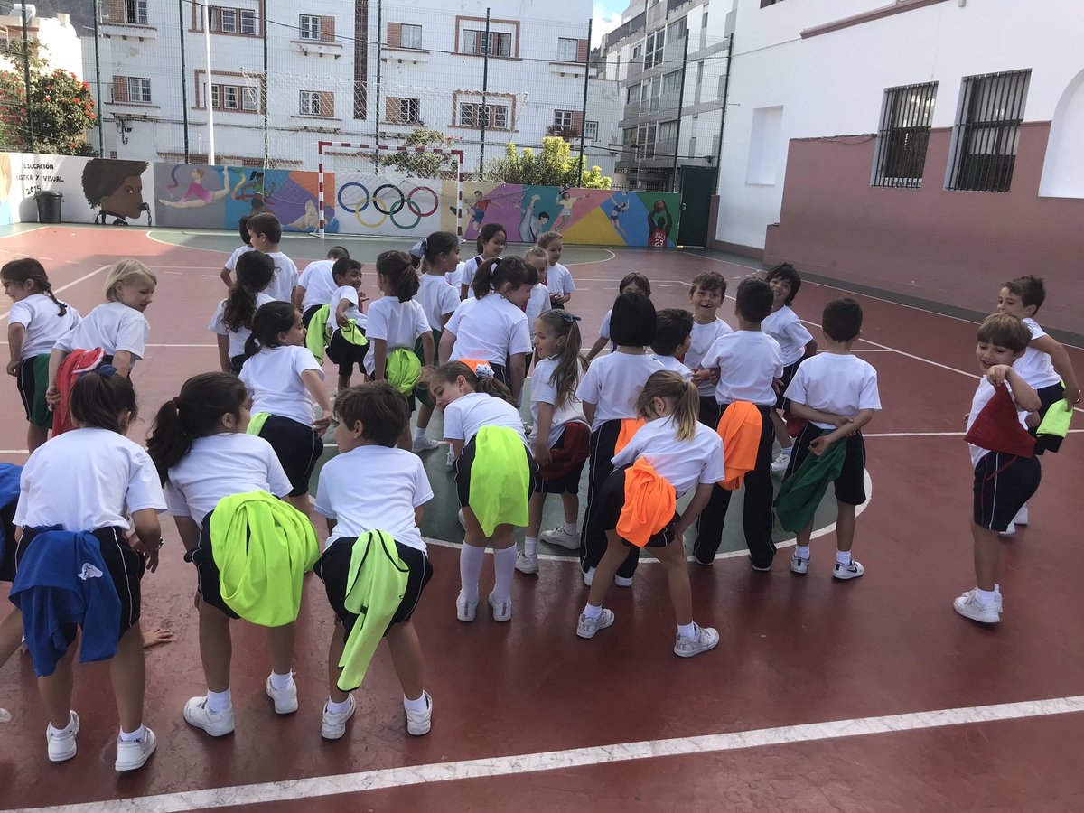 PrimariaSF_LosL's tweet photo. #1PRIM / Juegos cooperativos en #EducaciónFísica
#BeLiveBeLife @coleinnovadores https://t.co/EkWMF7h1Bp