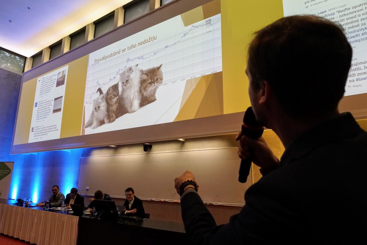lawfitcvut's tweet photo. #DigitalniRealita je plná koťátek. 🐱 Prezentace @Stroukal, hlavního ekonoma finanční skupiny #Roklen, byla však mimo to plná i zajímavých grafů a dat. https://t.co/QouWq0pj66 #lawfit https://t.co/tnpxFfNIsF