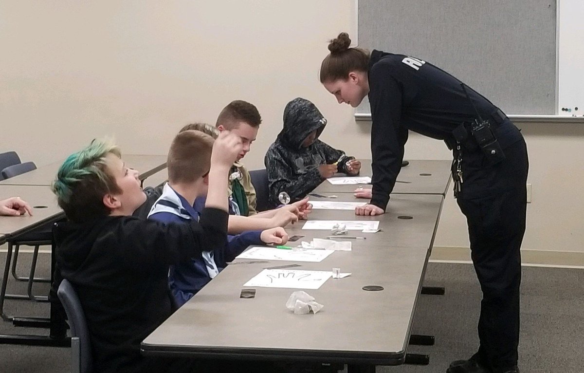 GrandRapidsPD's tweet photo. Arch, Loop, and Whorl...Cub Scout Pack 3346 learned all about types, patterns, and how to lift prints from CST Jen Stratelak during a recent field trip to the PD. #OneContactOneConnection #CubScoutPack3346 #JuniorCSI https://t.co/0qWIqxKyEz