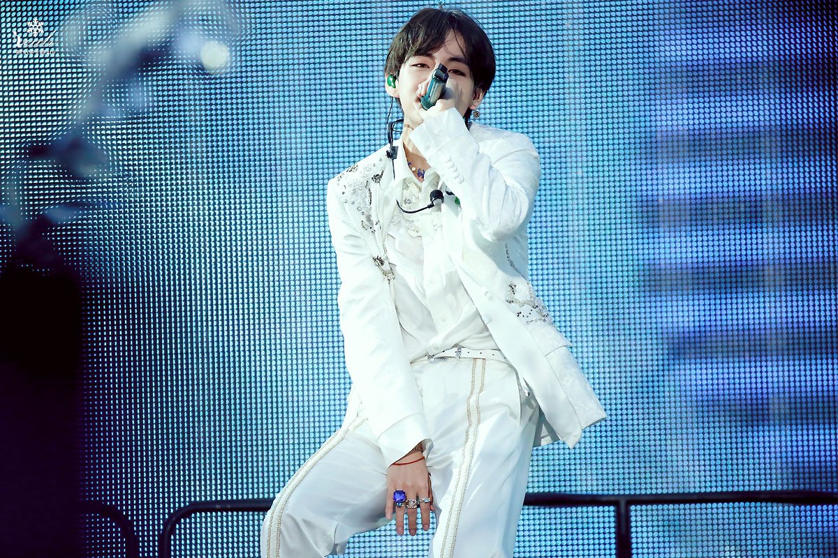 REALV1230's tweet photo. 190519 SYS 뉴저지 고화질

자고 일어나니 지인들에게 카톡이 엄청나게..
아침에 일어나 씻고 빵과 우유를 먹고
한국 갈 준비합니다 >_<

#뷔 #V #taehyung #태형 #김태형 #태태  #방탄소년단 #BTS⁠ ⁠ #防弾少年団   
@BTS_twt https://t.co/47kgwWQ1Md