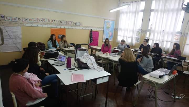 marilepel16's tweet photo. Scratch en el aula, actividad de ida y vuelta. Ultimo encuentro!!! muy buenas producciones, experiencias y el desafio de continuar trabajando y aprendiendo juntos!!! @CIIESanCayetano @BAeducacion @BaheDfc #Scratch https://t.co/nwLhxQptkF