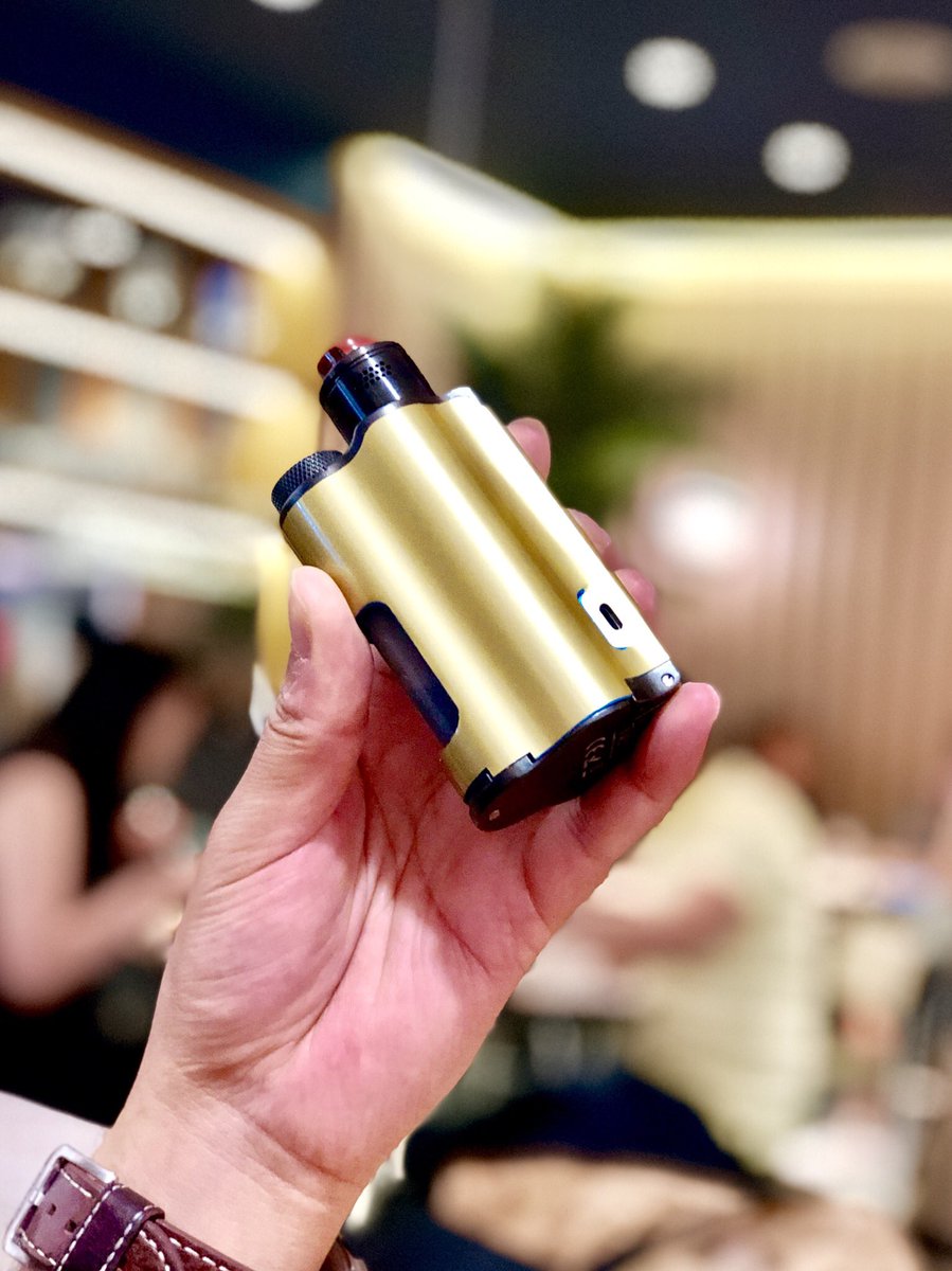 coachmarkaaron's tweet photo. Very satisfied with my new Topside Dual and immediately got a new skin. Thanks, @mytattooskins! 

Can I get a more blinding gold skin next time? 🤩😂 https://t.co/PhWe5lsEsN