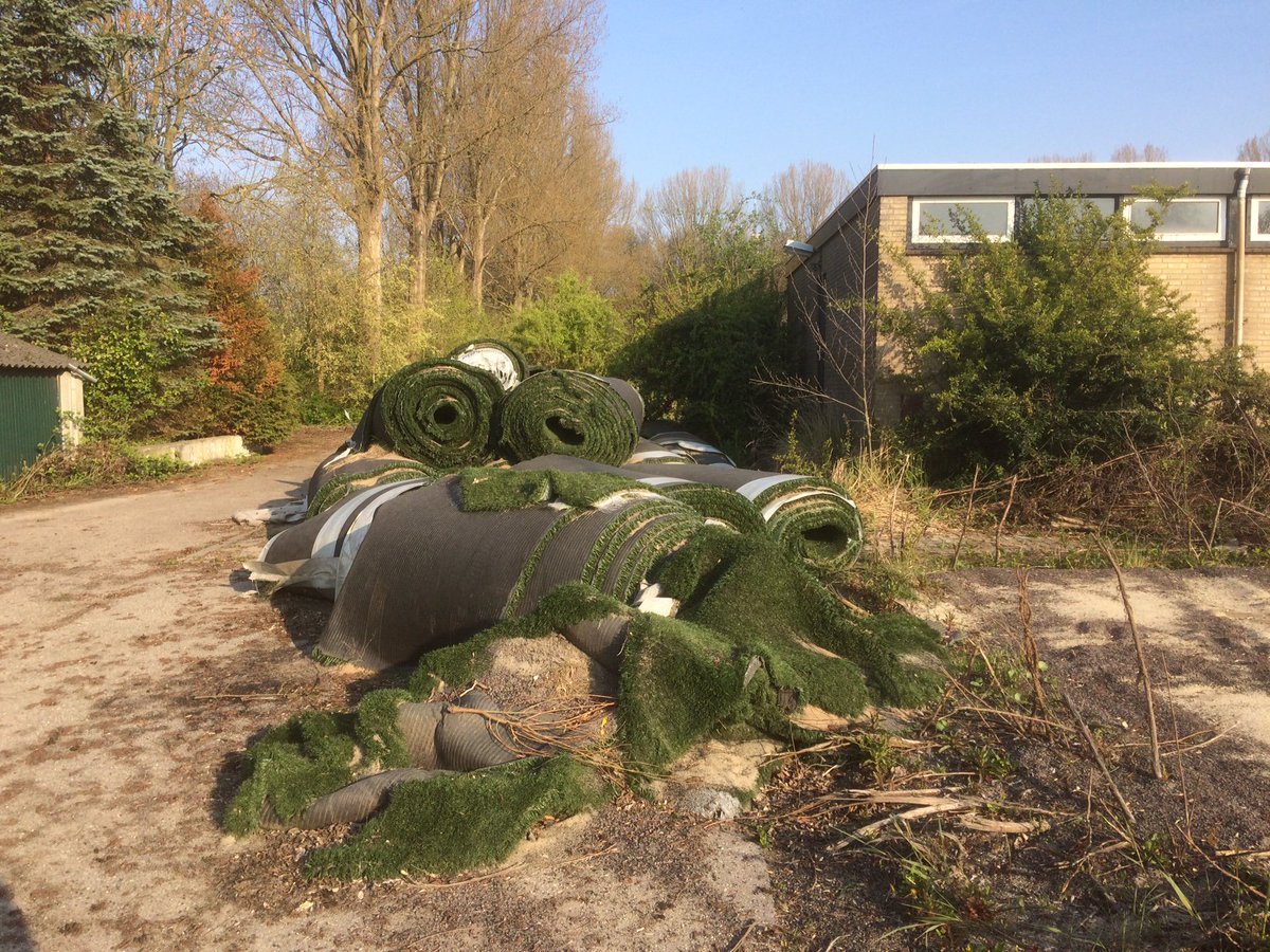 Rick_Timmer4's tweet photo. Inmiddels #WOB verzoek ingediend bij @gemeenteraad010 inzake verwijdering en verwerking oude #kunstgrasvelden #TOGR terrein #rubbergranulaat Onderste steen boven! https://t.co/fzICLAtbKx