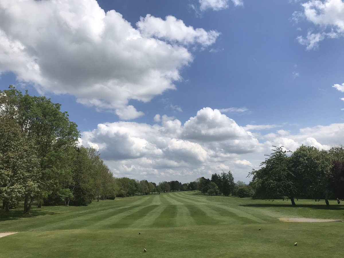 MarkSim93794378's tweet photo. Greens fertilised this morning, fairways, approaches and tee banks cut, course looking sweet
16th Fairway received 1st cut post application of @HeadlandAmenity Elevate Fe
#coursepresentation @KingsdownGC https://t.co/x9bFTtRipC