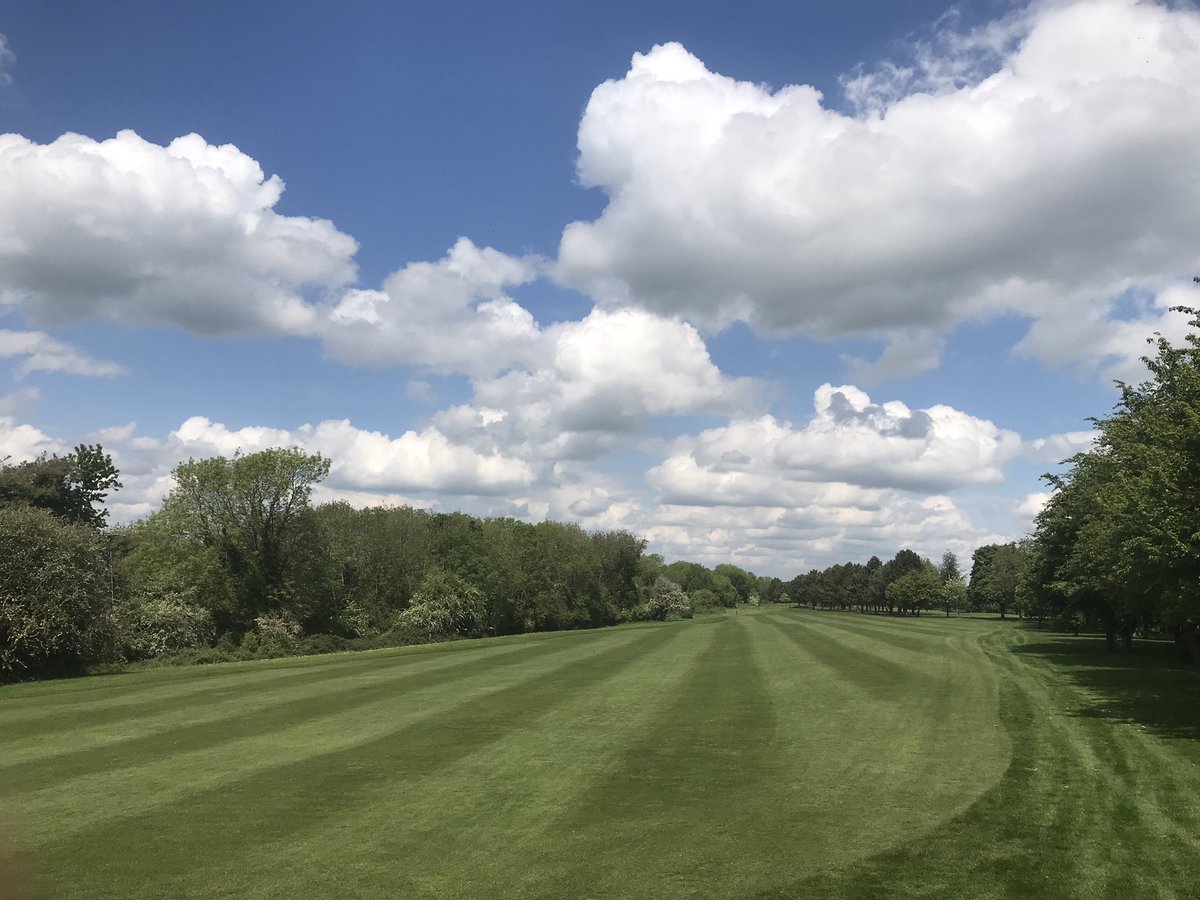 MarkSim93794378's tweet photo. Greens fertilised this morning, fairways, approaches and tee banks cut, course looking sweet
16th Fairway received 1st cut post application of @HeadlandAmenity Elevate Fe
#coursepresentation @KingsdownGC https://t.co/x9bFTtRipC