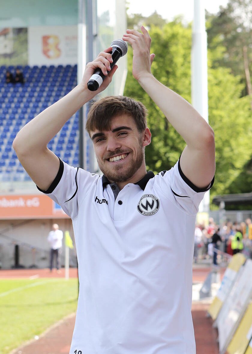 wacker1930's tweet photo. Servus, Stefan Wächter! 👋🏼🖤
Was sind eure Abschiedsworte an unseren Steve?👇🏼
#DANKESteve #7JahreSVW https://t.co/SU17u8k2IG