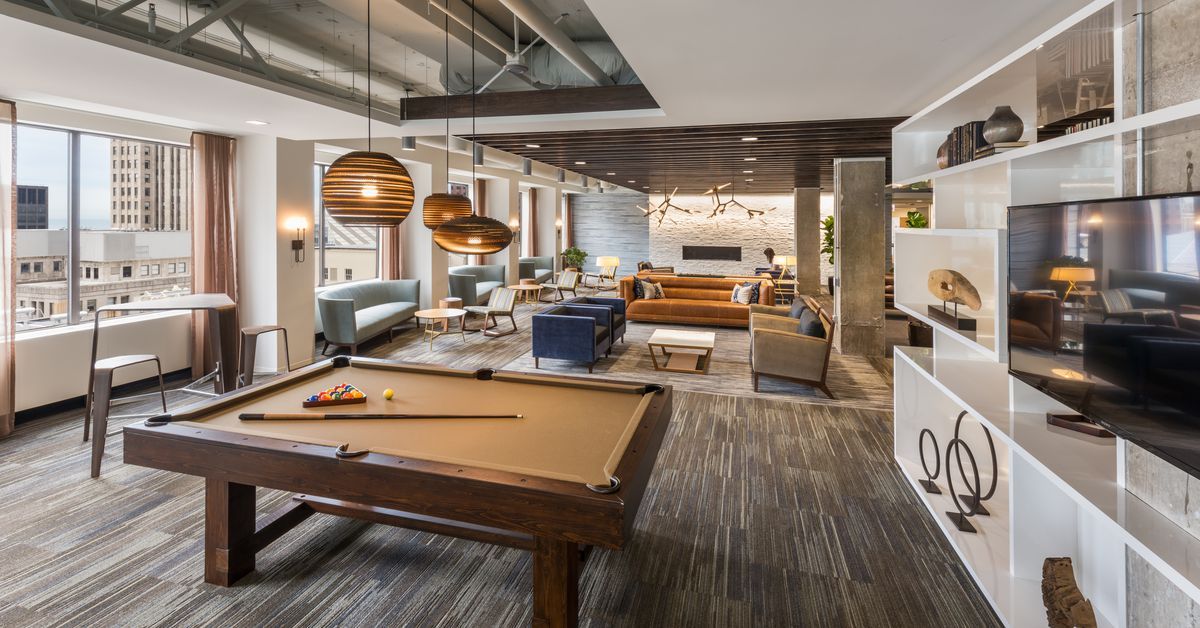 TampaTenantRep's tweet photo. Amenities in the office are a great way to create a strong work culture while increasing your retention rate. 

Today’s offices are taking design cues from hotels and homes. Check out some of the hot trends here: https://t.co/f9Oah8Ttqr #officetrends #officeadvisor https://t.co/rtJRUZok3F