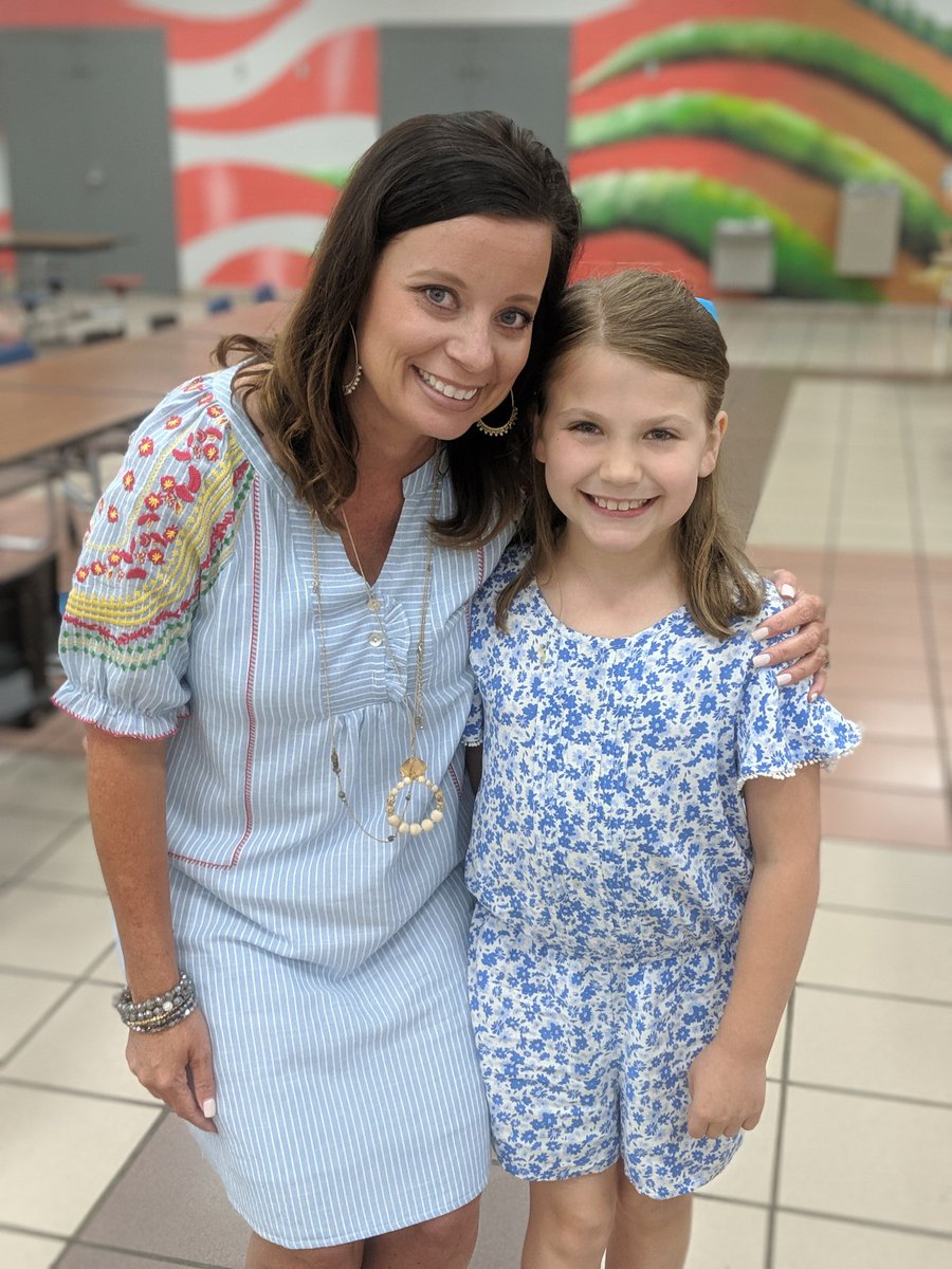 Bondsjy's tweet photo. Thankful for this special teacher! @Douglaselem @marshall_school https://t.co/PAGN9rAU3A