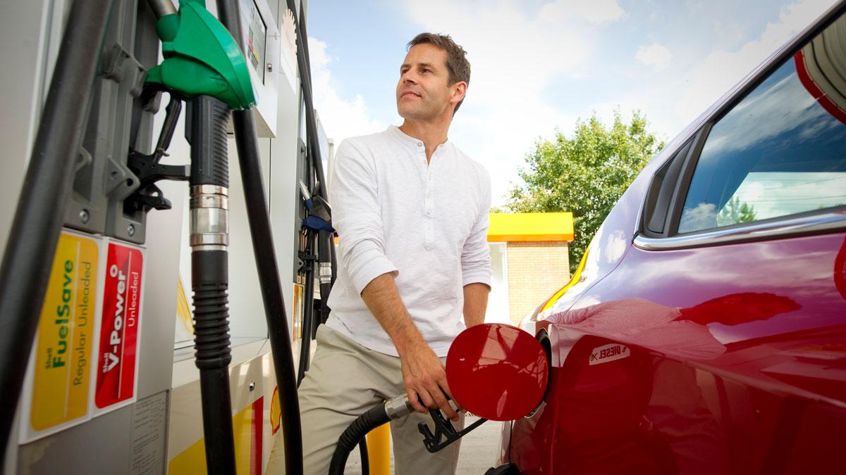 AAAChicago's tweet photo. Going on a holiday weekend road trip? AAA Members, remember to fill up at Shell and save 5¢/gal if you signed up for the @FuelRewards program. https://t.co/JwWWFeRVB5 #AAAEveryDay 

Not a member? Join now > > https://t.co/EmKcBvV3HJ https://t.co/k7DNXnhgTN