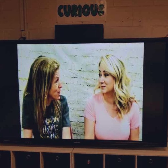 S_MBurnett's tweet photo. I enjoyed being an anchor on the news this morning! Thanks to Mrs. Justice for inviting us, and thanks to Mrs. Thompson for being a fabulous co-anchor! @HayesLibraryLC @CounselingHayes https://t.co/4QVnhQMeH7