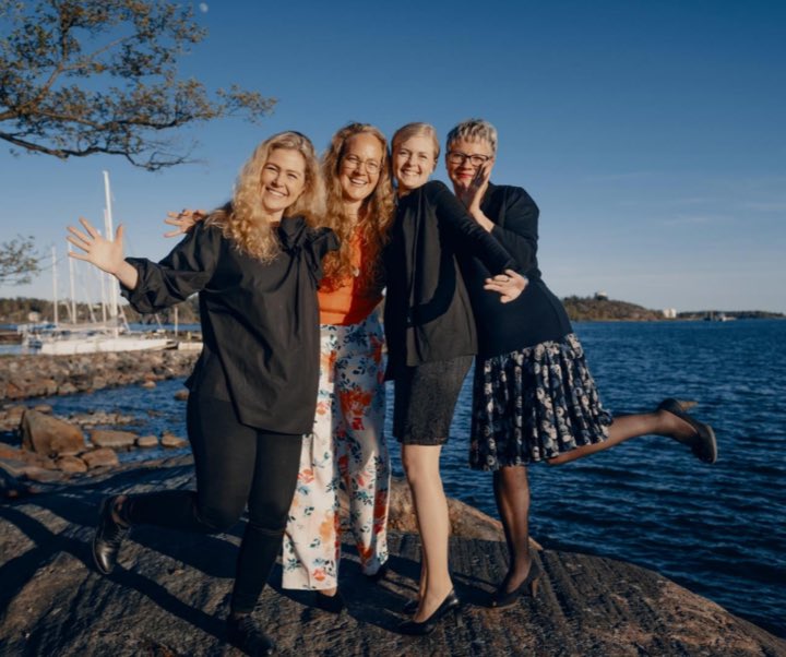AnnetteHotari's tweet photo. Kuvassa iloinen #suopa-hanketiimi ja naiset uudistuvan #suomidigi’n takana 👊 https://t.co/GHH46kVso2