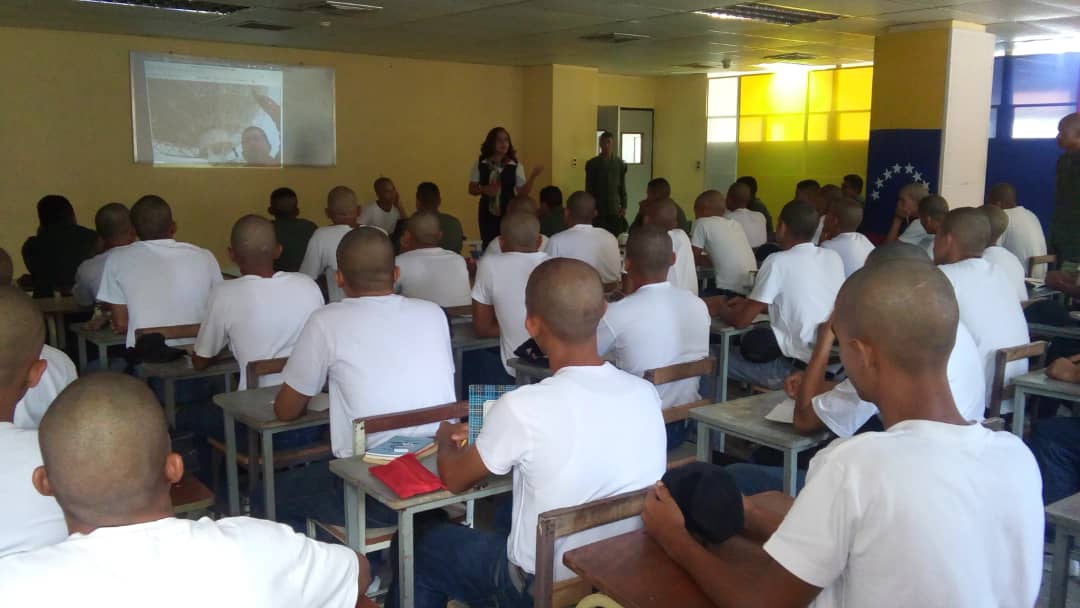 escpetro_electr's tweet photo. 81 años  tributando Servicios  a la Patria EN EL CCSFIP GD. FREDDY JOSÉ ALCAZAR WEIR". No se habla mal de Chávez.Charla Educativa y de Orientación Plan de la Patria 2019-2025 y sus Cinco Objetivos. Dictada por la Abg. Francys Prieto a las Promociones 111 y 112 @LopezVargasR https://t.co/1kN5u6SRBo