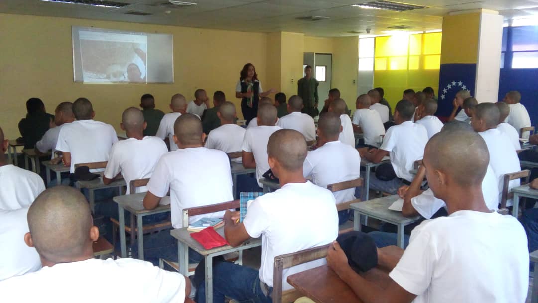 escpetro_electr's tweet photo. 81 años  tributando Servicios  a la Patria EN EL CCSFIP GD. FREDDY JOSÉ ALCAZAR WEIR". No se habla mal de Chávez.Charla Educativa y de Orientación Plan de la Patria 2019-2025 y sus Cinco Objetivos. Dictada por la Abg. Francys Prieto a las Promociones 111 y 112 @LopezVargasR https://t.co/1kN5u6SRBo