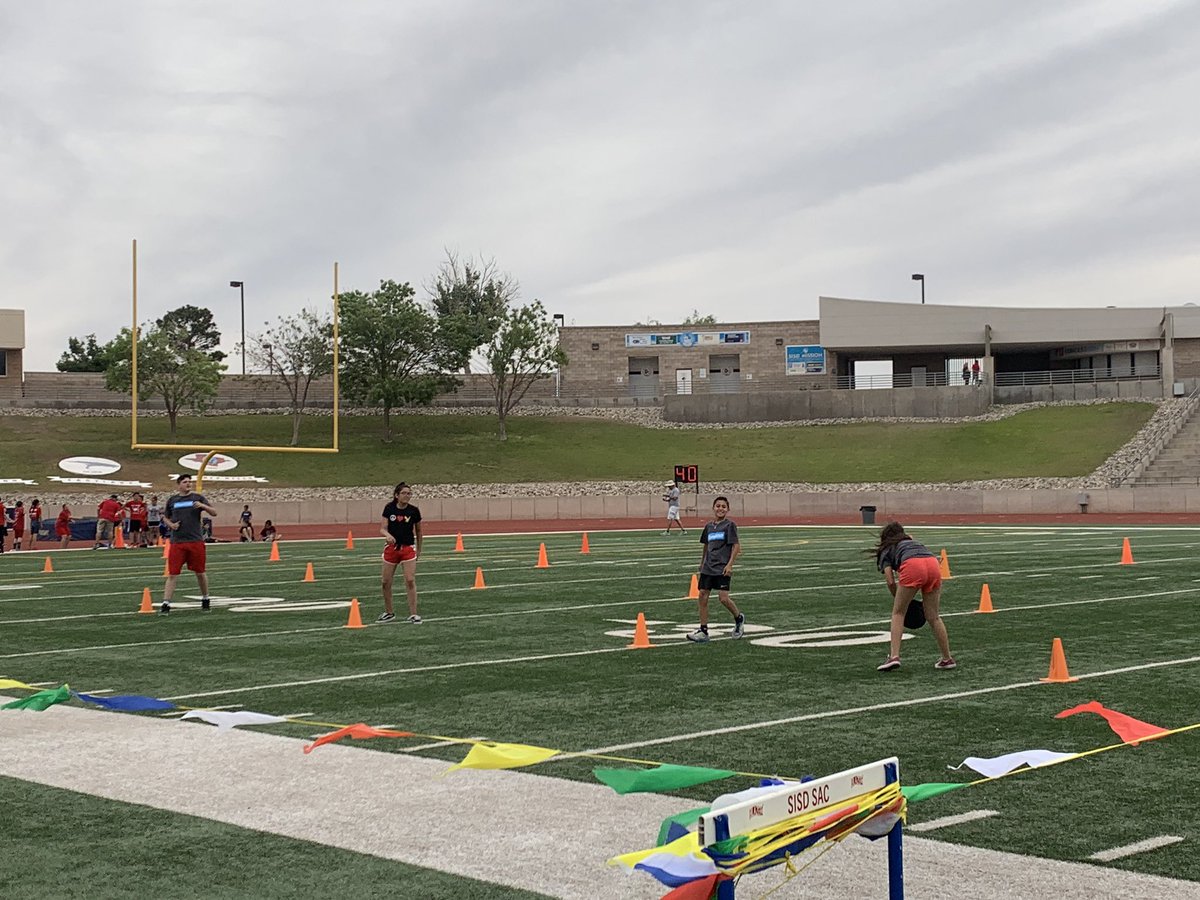vanessa_corral_'s tweet photo. #TeamSISD taking fitness to the next level. These Ensor Eagles are enjoying every bit of of #FuseMove! Thank you @JNunn_ADM and @MarcDuchene for bringing this to life! @SocorroISD @JEspinoza_SISD @Ensor_MS @ML_ENSOR_MS https://t.co/LWrG4CzsKX