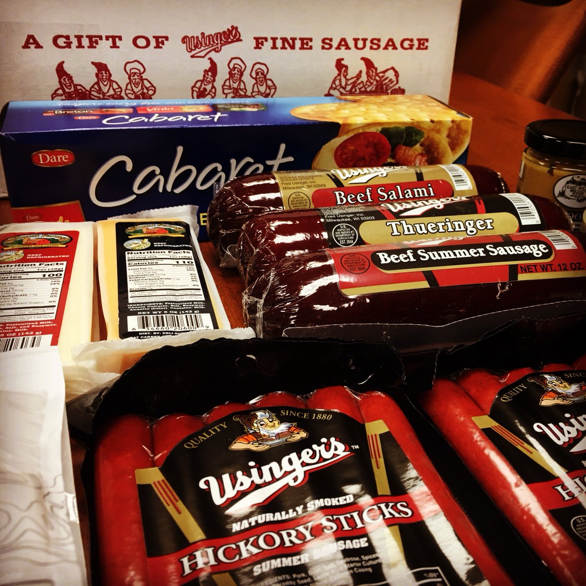 flexmls's tweet photo. A big thank you to @metromls for the fantastic gift box from @usingerssausage to help us celebrate FBS being named a 2019 Forbes top 25 Small Giant Company! #usingers #smallgiants #hickorysticksdidntstandachance https://t.co/8ME4Zffs91
