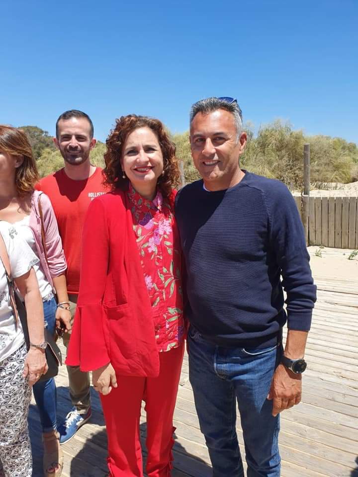 OrtaJenaro's tweet photo. Muy importante la visita a Isla Cristina de la ministra de Hacienda en funciones, @mjmonteroc . Y más importante aún la apuesta y el conocimiento de la máxima responsable de los Presupuestos Generales del Estado.

#TúGobiernasConmigo
#VotaPSOE🌹
#VotaJenaroOrta https://t.co/d4AuuvQ4cq