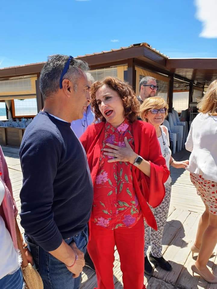 OrtaJenaro's tweet photo. De ello, de inversiones y de las necesidades que tiene nuestro pueblo, hemos hablado largo y tendido este lunes en el chiringuito Almalu 2, en la playa Icona-Pesmar de #IslaCristina 
#TúGobiernasConmigo 
#VotaPSOE 
#VotaJenaroOrta
#LaIslaCristinaQueQuieres❤ https://t.co/cUTnK9HRPz