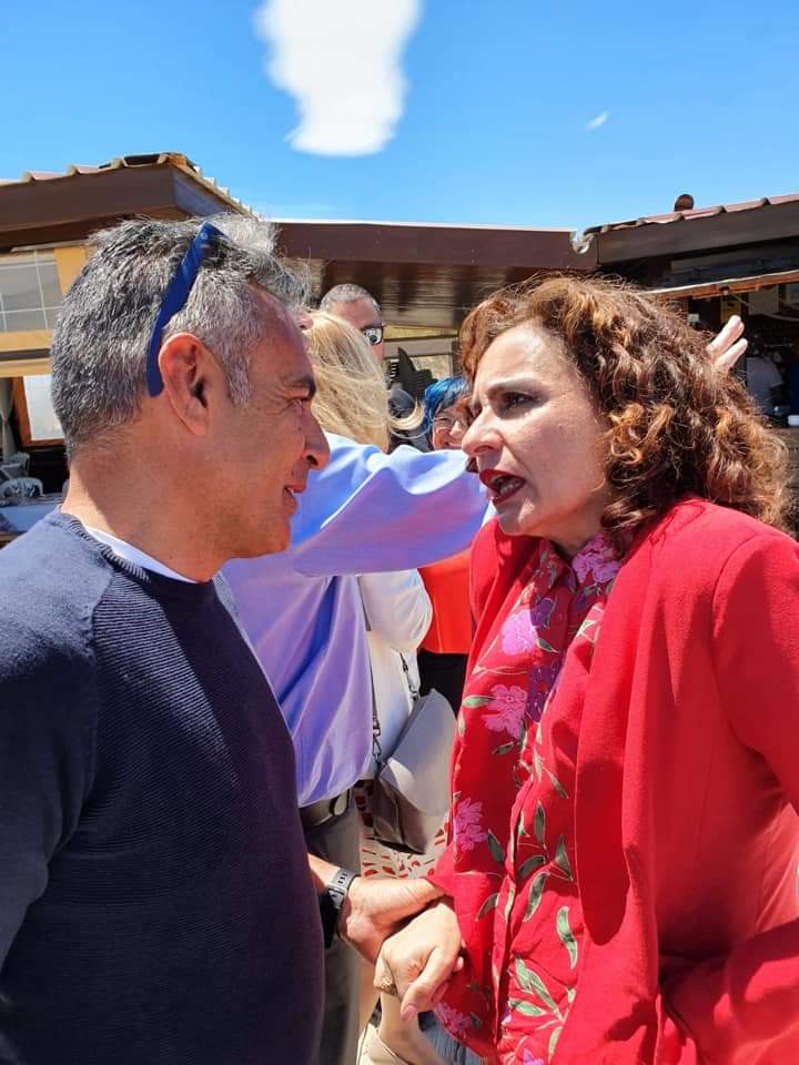 OrtaJenaro's tweet photo. De ello, de inversiones y de las necesidades que tiene nuestro pueblo, hemos hablado largo y tendido este lunes en el chiringuito Almalu 2, en la playa Icona-Pesmar de #IslaCristina 
#TúGobiernasConmigo 
#VotaPSOE 
#VotaJenaroOrta
#LaIslaCristinaQueQuieres❤ https://t.co/cUTnK9HRPz