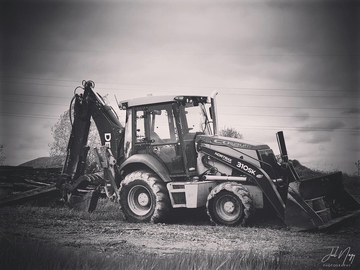 DaWizKidOTB's tweet photo. Here’s a moody picture I captured of a backhoe off the side of the road. #photography https://t.co/VBDSWgndsu
