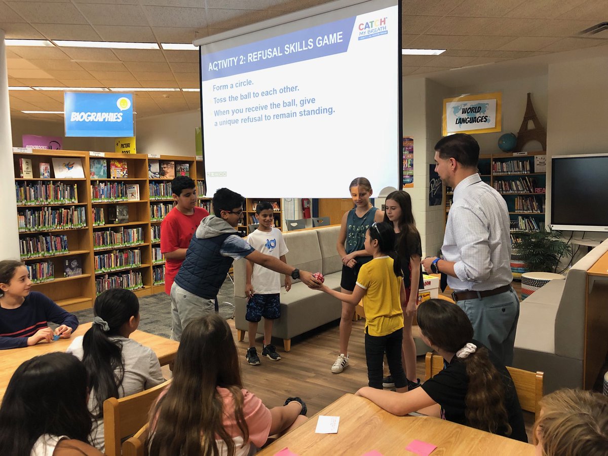 Learning how to refuse when someone asks you to smoke an e-cigarette! #kickbutts ⁦@JerichoUFSD⁩ ⁦⁦<a href="/JerichoMS/">Jericho MS</a>⁩