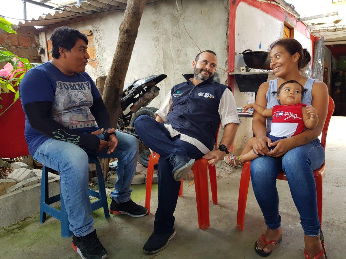 JorgeWated's tweet photo. Por la @lacamaragye y @parosemena conocimos de Josué Cantos y su emprendimiento de alquiler de lavadoras. Hoy con #Simón de @BanEcuador lo visitamos y le dimos un crédito para el crecimiento de su negocio. https://t.co/ClRrSaGmuW