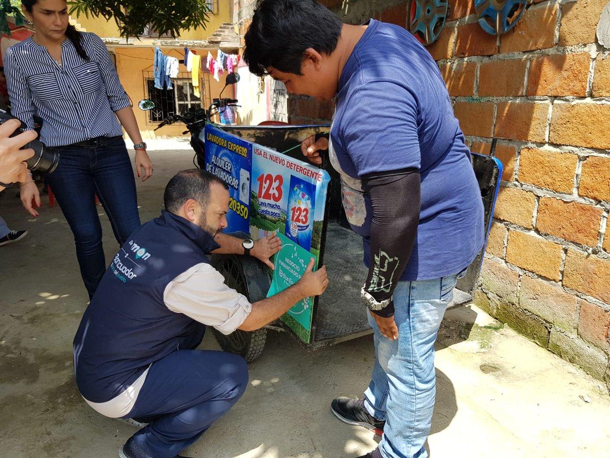 JorgeWated's tweet photo. Por la @lacamaragye y @parosemena conocimos de Josué Cantos y su emprendimiento de alquiler de lavadoras. Hoy con #Simón de @BanEcuador lo visitamos y le dimos un crédito para el crecimiento de su negocio. https://t.co/ClRrSaGmuW