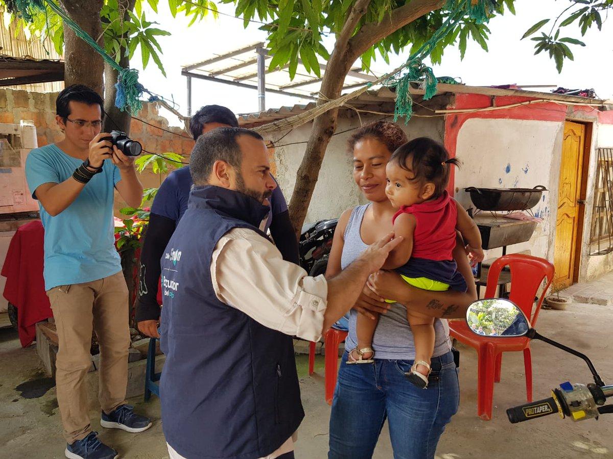 JorgeWated's tweet photo. Por la @lacamaragye y @parosemena conocimos de Josué Cantos y su emprendimiento de alquiler de lavadoras. Hoy con #Simón de @BanEcuador lo visitamos y le dimos un crédito para el crecimiento de su negocio. https://t.co/ClRrSaGmuW