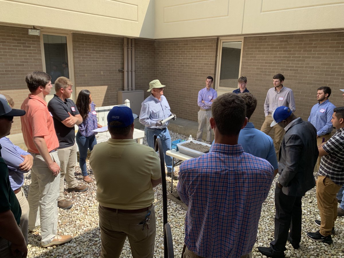 TALoving's tweet photo. Greg Maready, Safety Director, discusses trench and excavation safety at new hire orientation today. #icandigit #safetyfirst #safeworkornowork #leanin19 https://t.co/ru1SbDUiHL