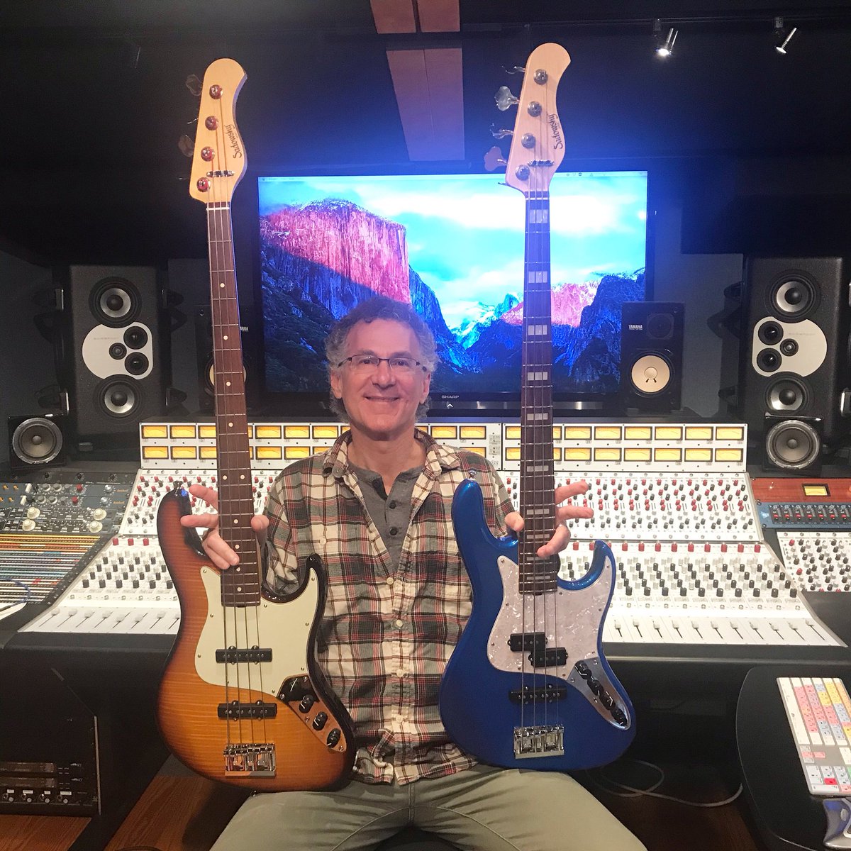 TomoJustFunky's tweet photo. I am so honored to play with this guy!! @dmoplaysbass and love these @sadowskyguitars
.
#hearstudios #dannymo #dmoplaysbass #flatwoundbassstrings #flatwoundstrings #flatwounds #jazzbass #jazzbasslovers #sadowsky #sadowskybass #sadowskynyc #sadowskyguitars #berkleefeat https://t.co/ytfvdMvtuW