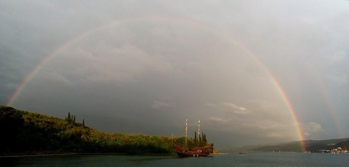 WeatherSquiz's tweet photo. And then followed by a wonderful double rainbow and now a stunning pink sunset. More rain on its way though I'm afraid folks. #Weather #Montenegro https://t.co/Kx8Vh1R47i
